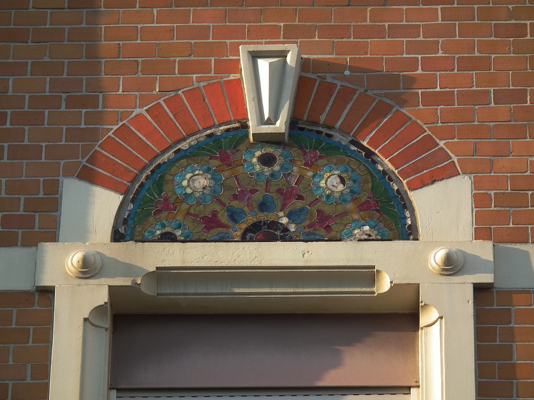 Verzierte Wohnhausfassade in Bruchsal